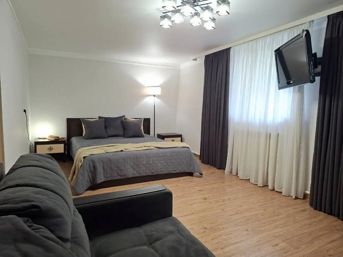 1-комн. у Нижнего парка, 40 м², ул. Гагарина, 4 — главное фото квартиры посуточно в Кисловодске
