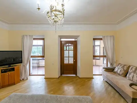 2-комн. у Нарзанной галереи, 110 м² — квартира посуточно в Кисловодске, ул. Шаумяна, д. 28