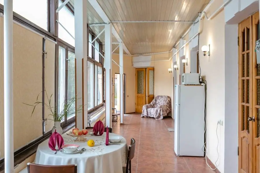 2-комн. у Нарзанной галереи, 110 м², ул. Шаумяна, д. 28 — фото квартиры посуточно в Кисловодске №2