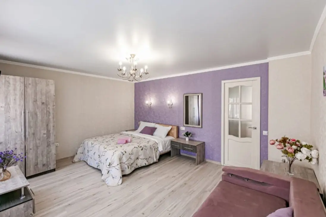 1-комн. возле Нарзанной галереи, 40 м², ул. Красноармейская, 3 — главное фото квартиры посуточно в Кисловодске