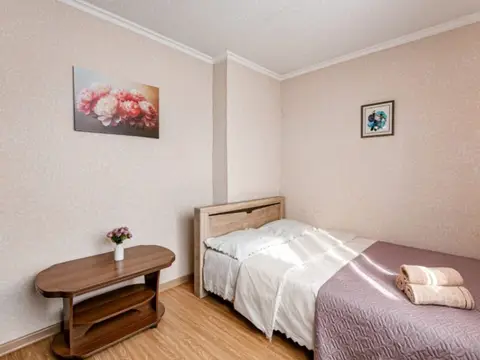2-комн. у Нарзанной галереи, 40 м² — квартира посуточно в Кисловодске, пр. Карла Маркса, 6