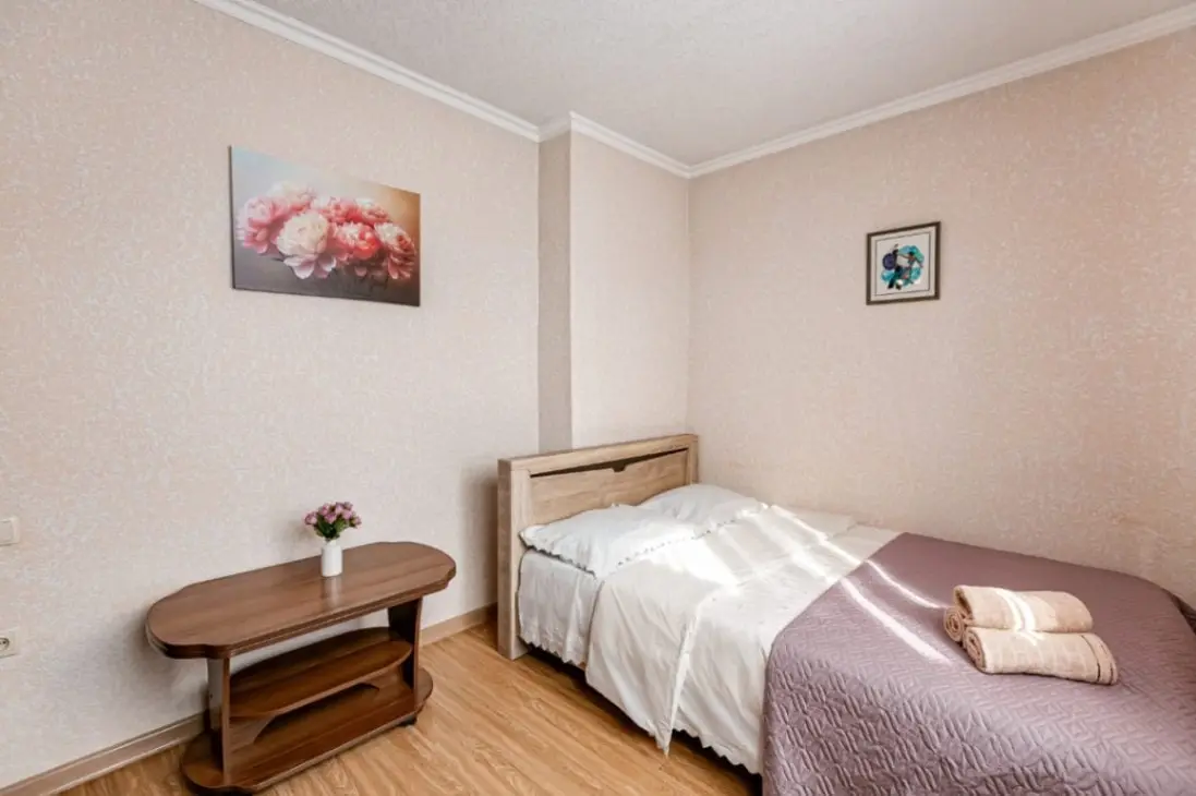 2-комн. у Нарзанной галереи, 40 м², пр. Карла Маркса, 6 — главное фото квартиры посуточно в Кисловодске