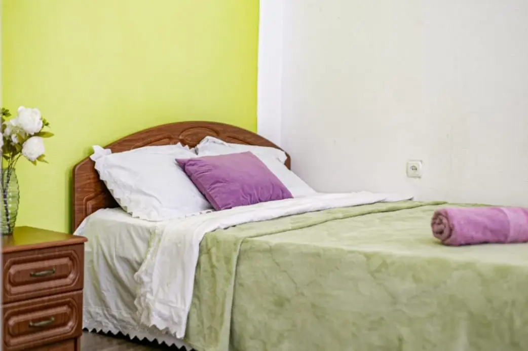 2-комн. в центре Кисловодска, 35 м², ул. Красноармейская, 3 — главное фото квартиры посуточно в Кисловодске