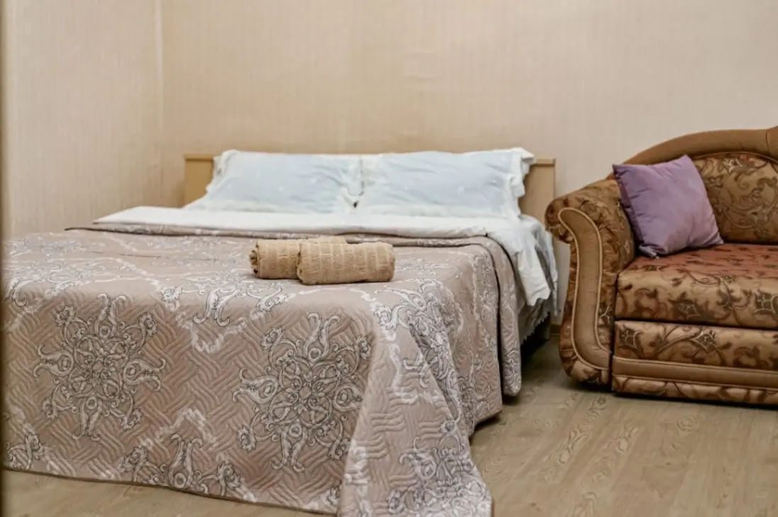 3-комн. у Курортного бульвара, 50 м², пер. Яновского, 4 — главное фото квартиры посуточно в Кисловодске