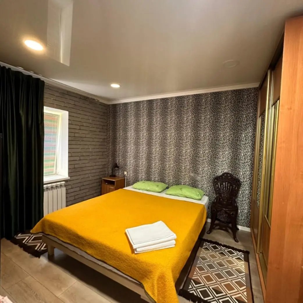 2-комн. недалеко от центра, 35 м², ул. Ксении Ге, 12 — главное фото квартиры посуточно в Кисловодске