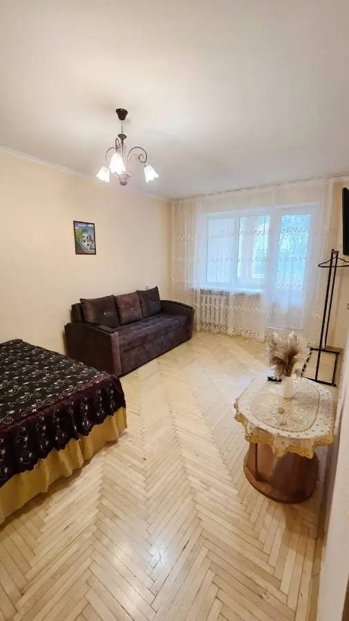 1-комн. в центре Кисловодска, 40 м², ул. Тельмана, д. 15 — фото квартиры посуточно в Кисловодске №2