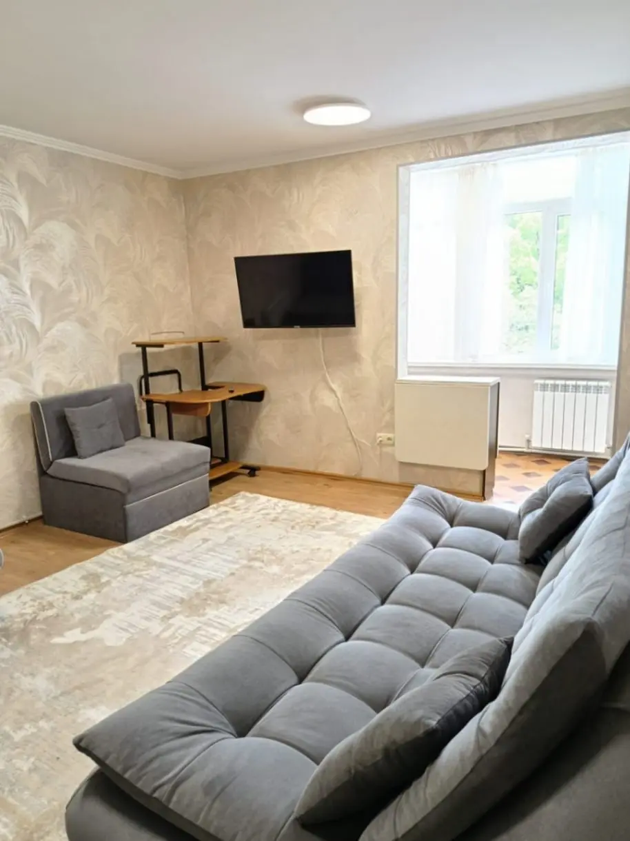 2-комн. рядом с прогулочной зоной, 55 м², ул. Кольцова, 14 — главное фото квартиры посуточно в Кисловодске