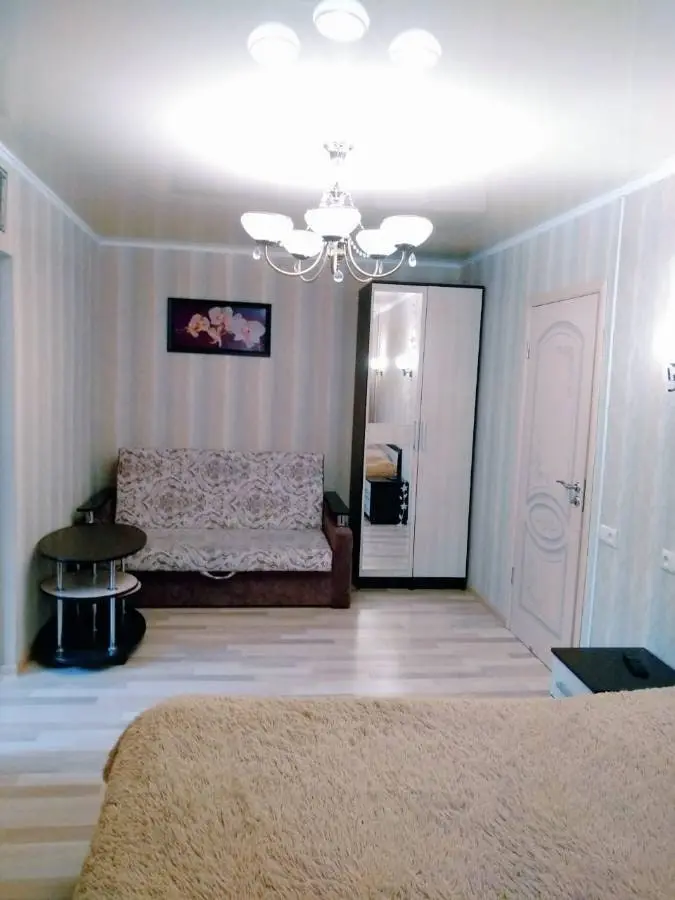 2-комн. возле Курортного бульвара, 42 м², ул. Тельмана, 2 — главное фото квартиры посуточно в Кисловодске