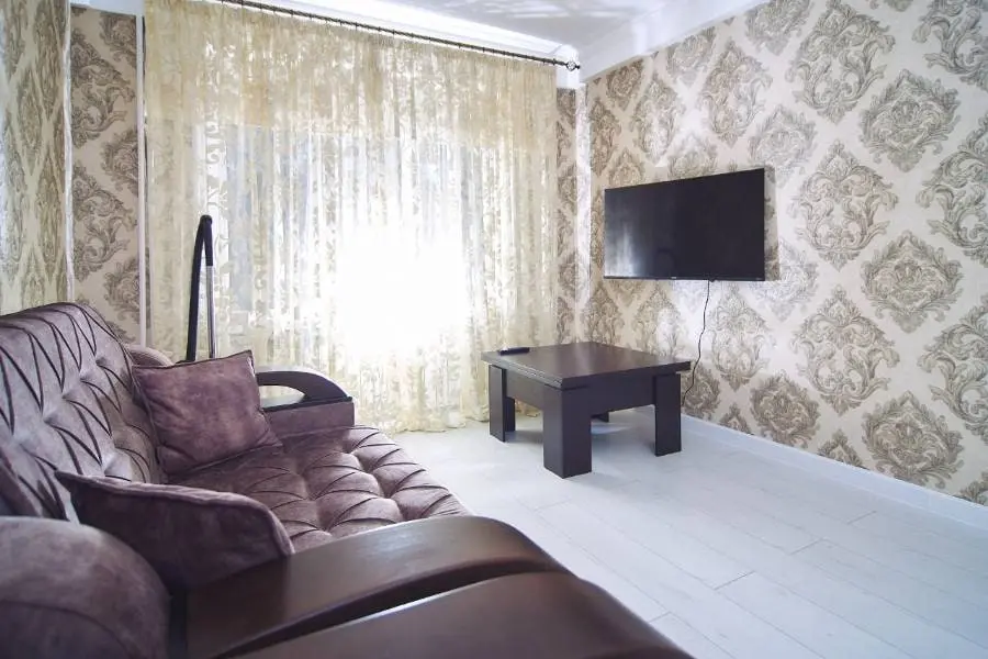 3-комн. рядом с Курортным бульваром, 65 м², ул. Тельмана, 27 — главное фото квартиры посуточно в Кисловодске