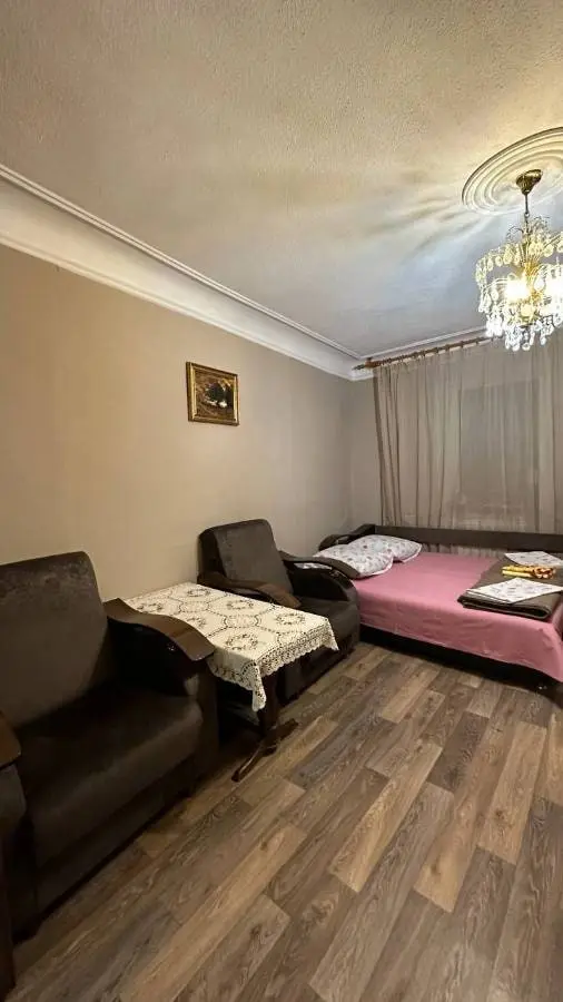 1-комн. в центре Кисловодска, 37 м², пер. Саперный, 3 — главное фото квартиры посуточно в Кисловодске