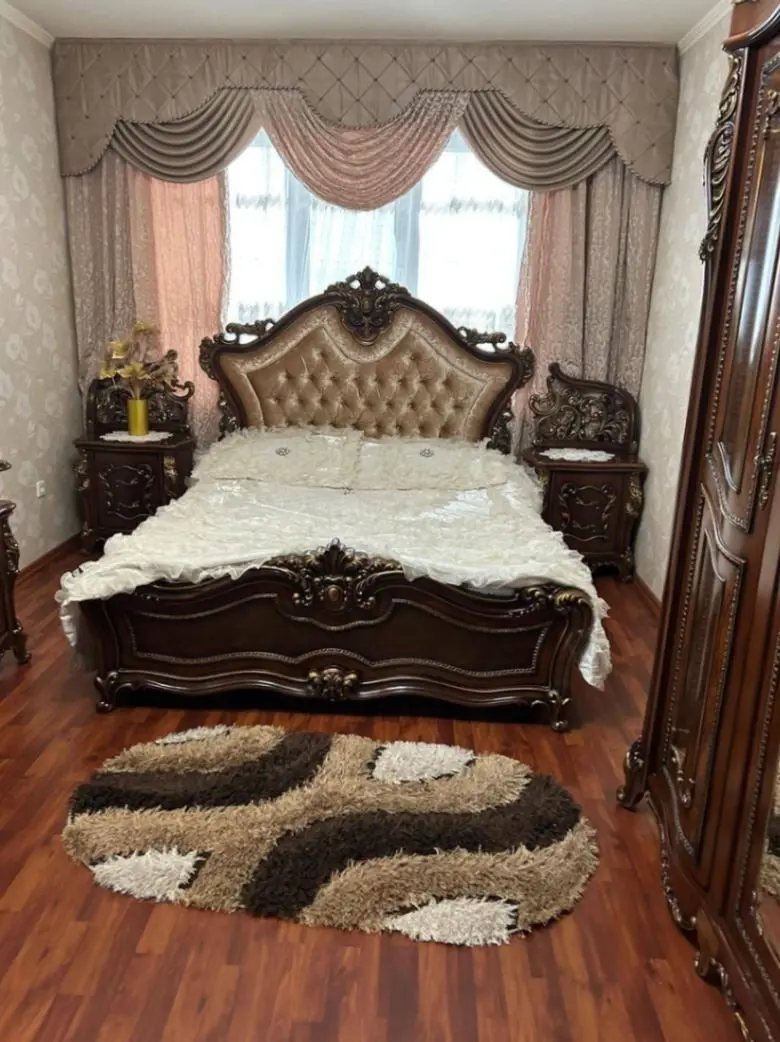 3-комн. рядом с прогулочной зоной, 100 м², ул. Кирова, 33 — главное фото квартиры посуточно в Кисловодске