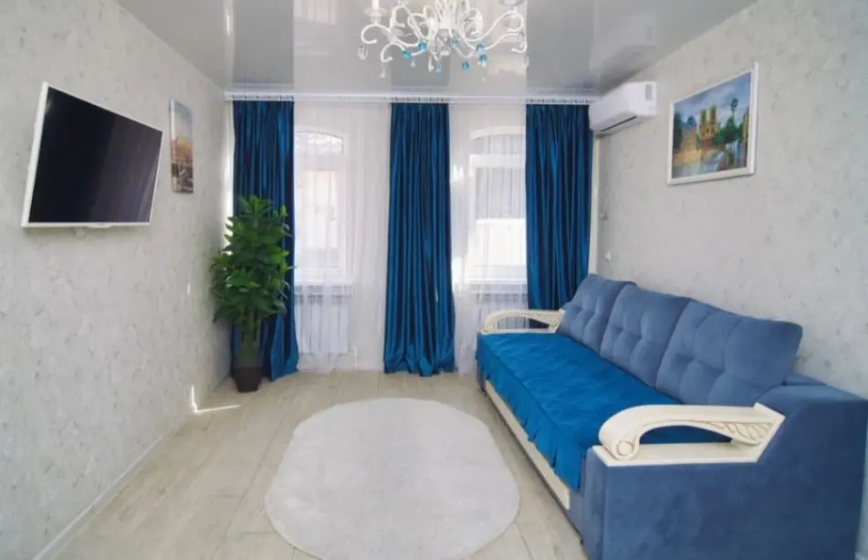 2-комн. рядом с прогулочной зоной, 35 м², ул. Ермолова, 8 — главное фото квартиры посуточно в Кисловодске