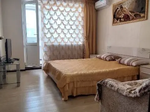 1-комн. у Курортного бульвара, 36 м² — квартира посуточно в Кисловодске, ул. Еськова, 1