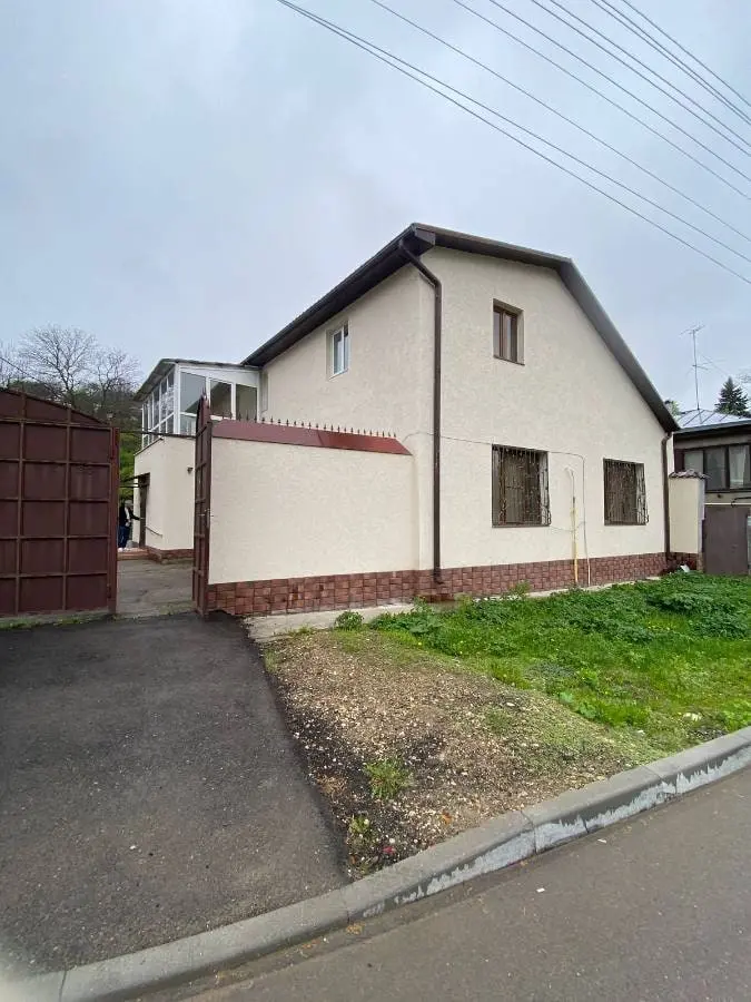 Квартира у прогулочных маршрутов, 250 м², ул. Ольховская, 30 — главное фото квартиры посуточно в Кисловодске