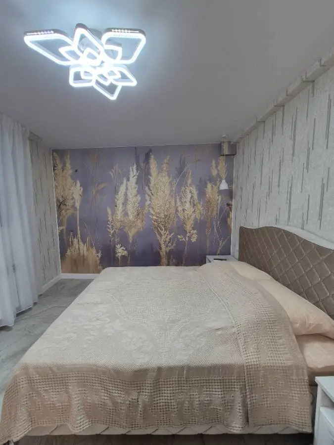 1-комн. у Курортного бульвара, 40 м², ул. Красноармейская, 11 — главное фото квартиры посуточно в Кисловодске