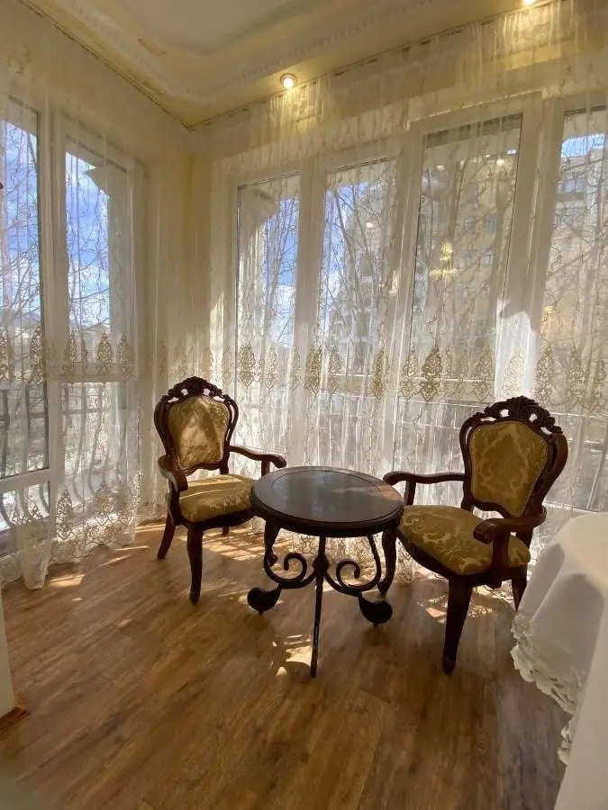 3-комн. возле Курортного бульвара, 80 м², ул. Горького, д. 2 — главное фото квартиры посуточно в Кисловодске
