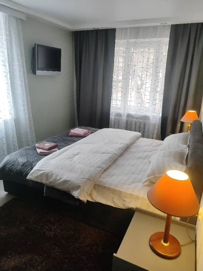 2-комн. у зелёной зоны, 45 м², ул. Карла Либкнехта, 30 — главное фото квартиры посуточно в Кисловодске