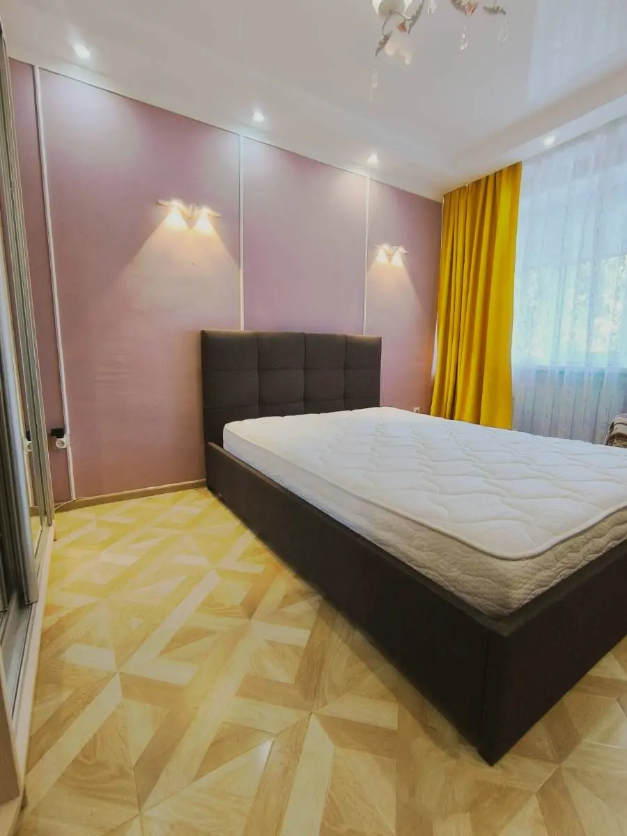 2-комн. в спокойном районе, 40 м², ул. Кутузова, 26 — главное фото квартиры посуточно в Кисловодске
