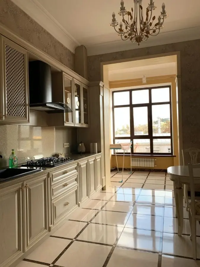 2-комн. в центре Кисловодска, 90 м², ул. Чкалова, 75 — главное фото квартиры посуточно в Кисловодске