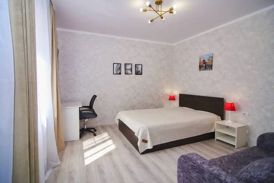 2-комн. у прогулочных маршрутов, 47 м², пер. Пикетный, 12 — главное фото квартиры посуточно в Кисловодске