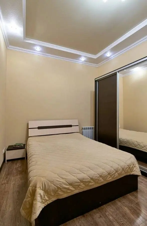 2-комн. возле Нарзанной галереи, 47 м², ул. Чкалова, 34 — главное фото квартиры посуточно в Кисловодске