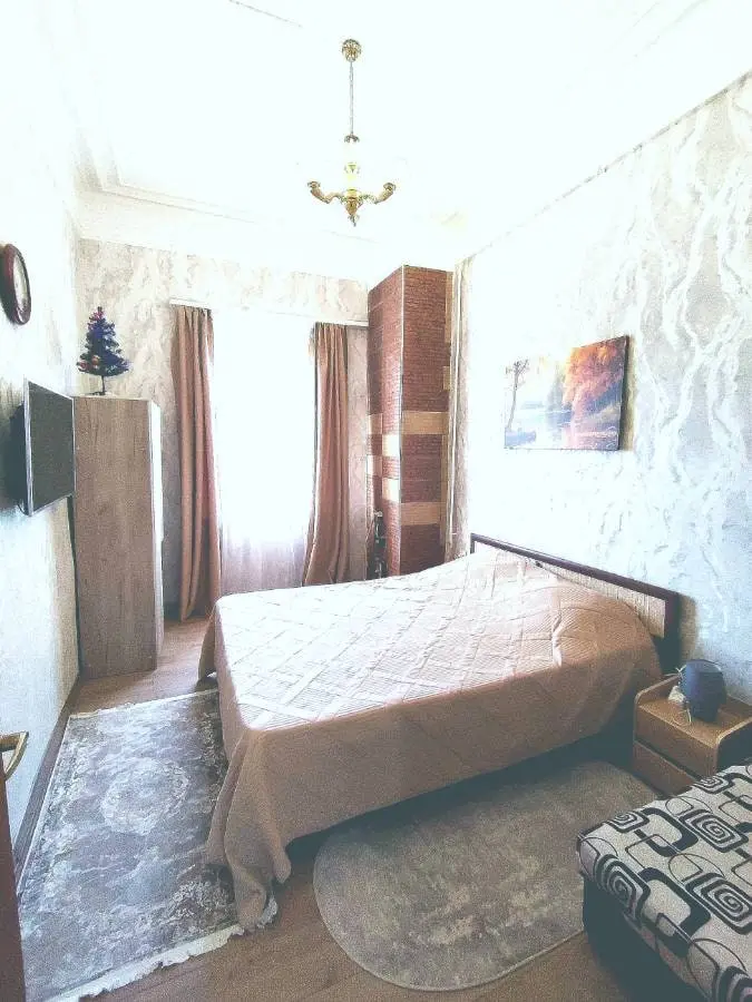 1-комн. возле Нарзанной галереи, 30 м², ул. Яновского, 6 — главное фото квартиры посуточно в Кисловодске