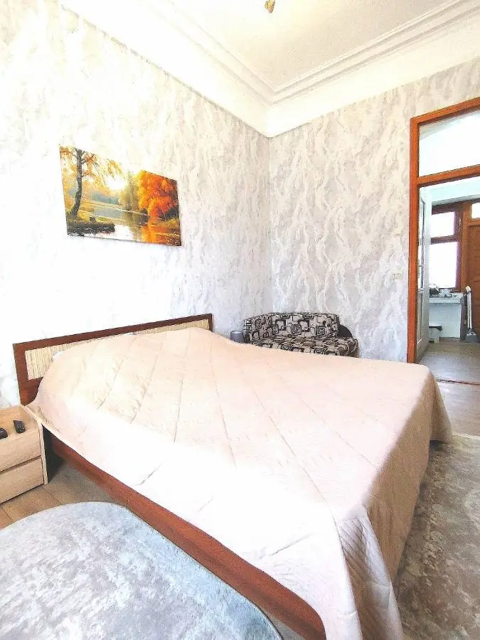1-комн. возле Нарзанной галереи, 30 м², ул. Яновского, 6 — фото квартиры посуточно в Кисловодске №2