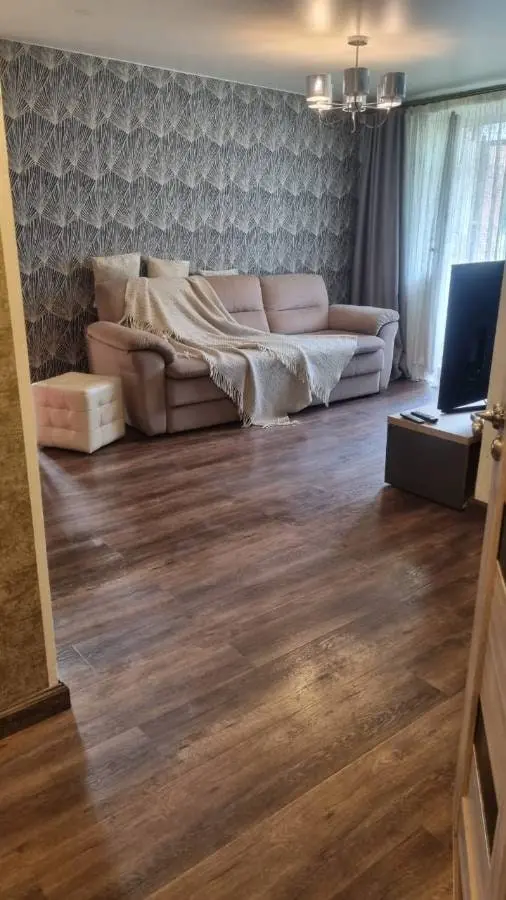2-комн. в центре Кисловодска, 48 м², ул. Тельмана, 14 — главное фото квартиры посуточно в Кисловодске