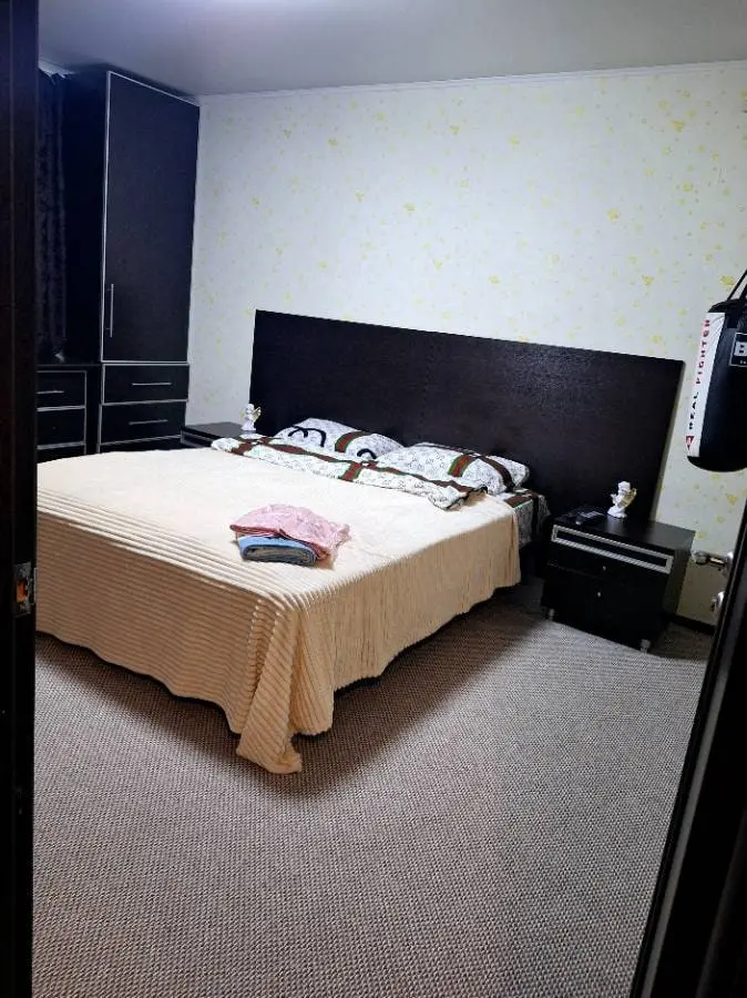 3-комн. в районе Широкой, 98 м², ул. Велинградская, 8 — главное фото квартиры посуточно в Кисловодске