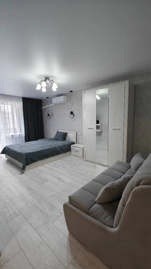 1-комн. рядом с Нарзанной галереей, 40 м², ул. Тельмана, 25 — главное фото квартиры посуточно в Кисловодске