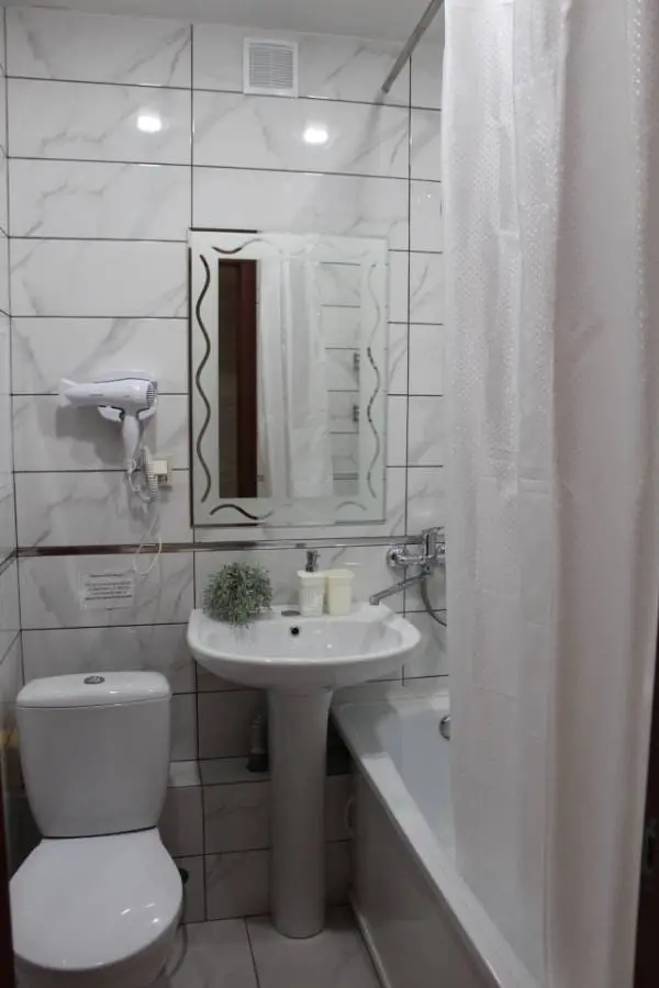 1-комн. рядом с Нарзанной галереей, 40 м², ул. Тельмана, 25 — фото квартиры посуточно в Кисловодске №2