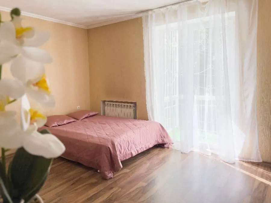 2-комн. в парковой зоне, 59 м², ул. Подгорная, 11 — фото квартиры посуточно в Кисловодске №2