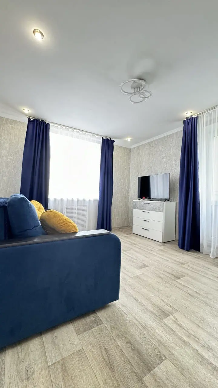 2-комн. возле парка, 42 м², ул. Карла Либкнехта, 33 — главное фото квартиры посуточно в Кисловодске