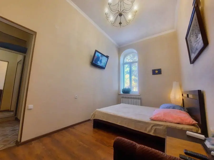 1-комн. у прогулочных маршрутов, 27 м², ул. Гагарина, 8 — фото квартиры посуточно в Кисловодске №3