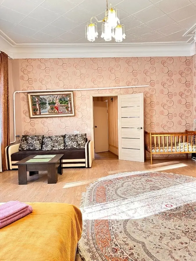 1-комн. в центре Кисловодска, 55 м², ул. Желябова, 19 — фото квартиры посуточно в Кисловодске №2