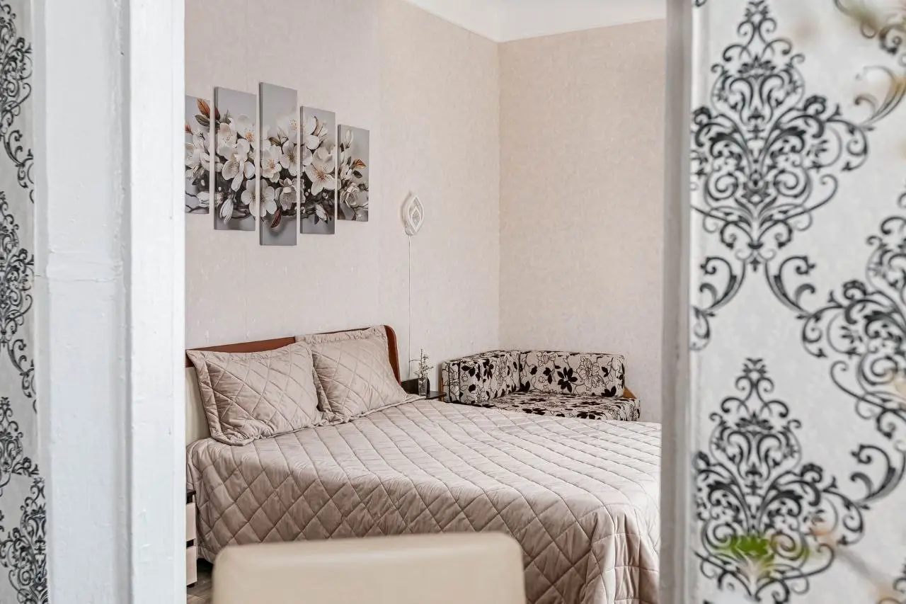 1-комн. у Никольского собора, 35 м², ул. Гагарина, 52 — главное фото квартиры посуточно в Кисловодске