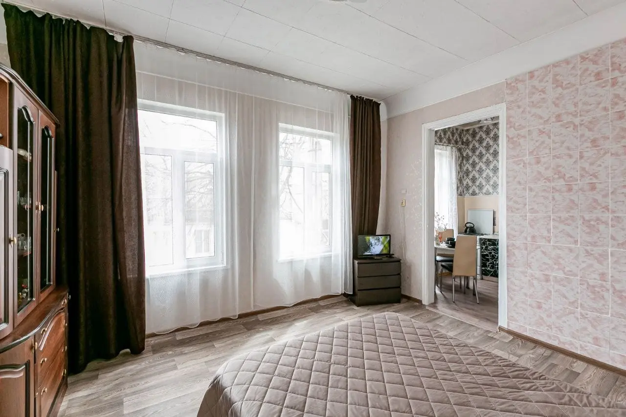 1-комн. у Никольского собора, 35 м², ул. Гагарина, 52 — фото квартиры посуточно в Кисловодске №3