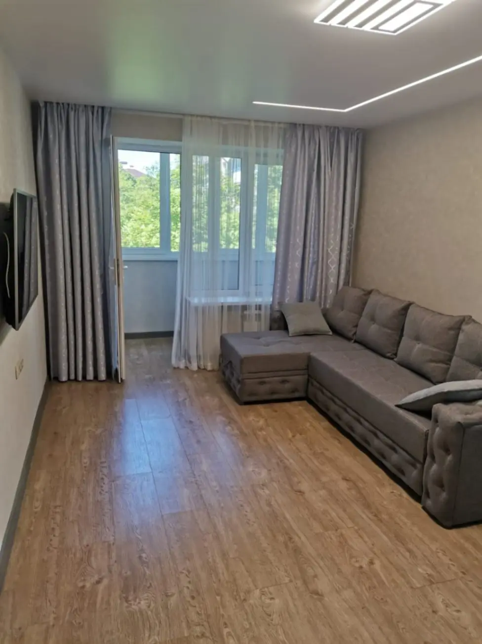 2-комн. у зелёной зоны, 50 м², ул. А. Губина, 11 — главное фото квартиры посуточно в Кисловодске