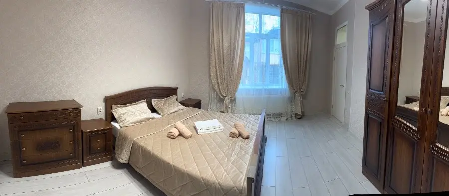 1-комн. возле Нарзанной галереи, 56 м², ул. Шаумяна, 1 — фото квартиры посуточно в Кисловодске №2