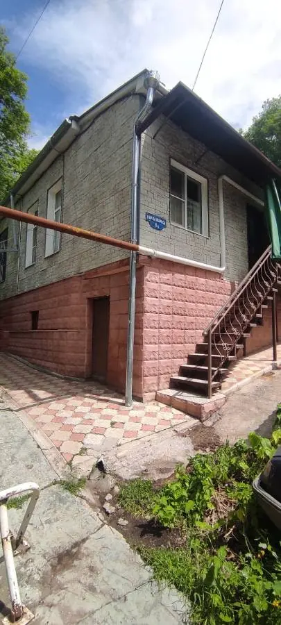 2-комн. в курортной зоне, 50 м², пр. Карла Маркса, 8 — главное фото квартиры посуточно в Кисловодске