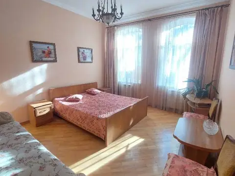 2-комн. в центре Кисловодска, 52 м² — квартира посуточно в Кисловодске, ул. Красноармейская, 18