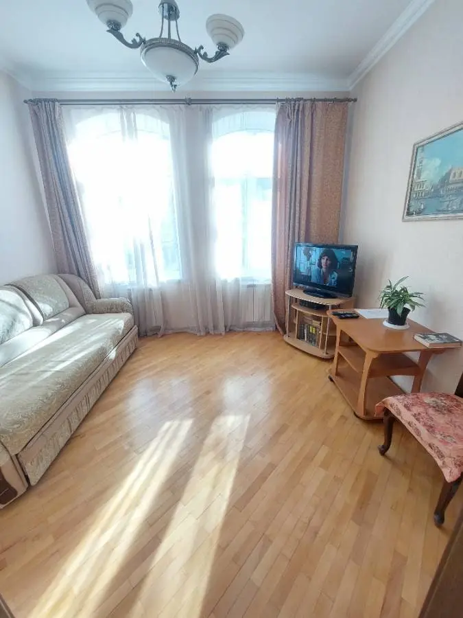 2-комн. в центре Кисловодска, 52 м², ул. Красноармейская, 18 — фото квартиры посуточно в Кисловодске №2