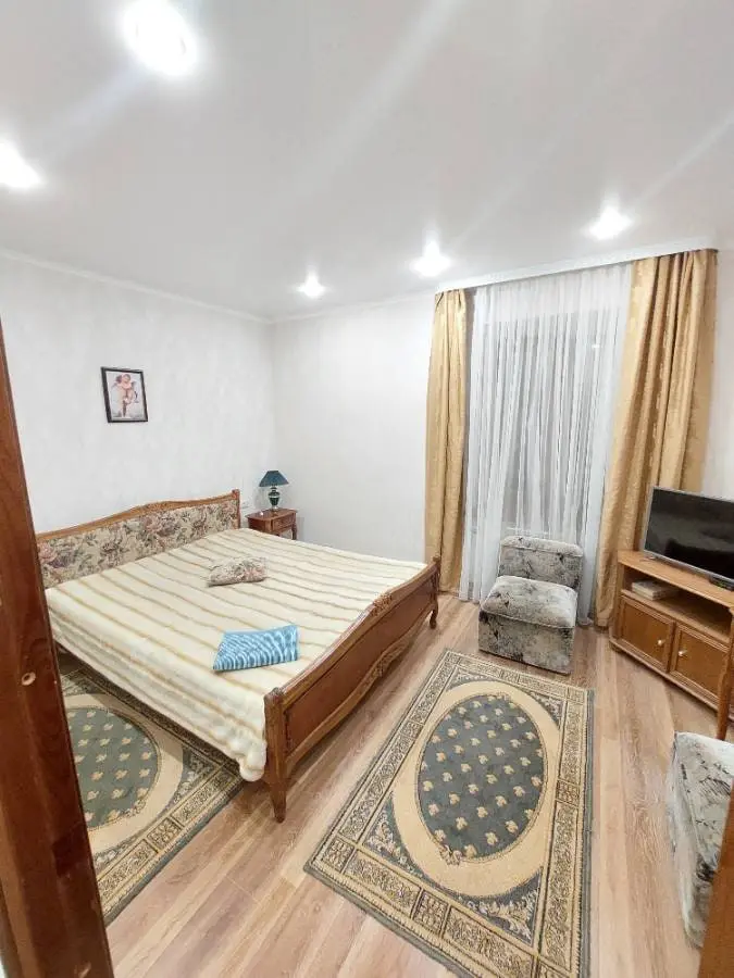 2-комн. у Нижнего парка, 47 м², пр. Мира, 19а — главное фото квартиры посуточно в Кисловодске