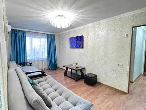 3-комн. на Широкой улице, 60 м² — квартира посуточно в Кисловодске, ул. Широкая, 21