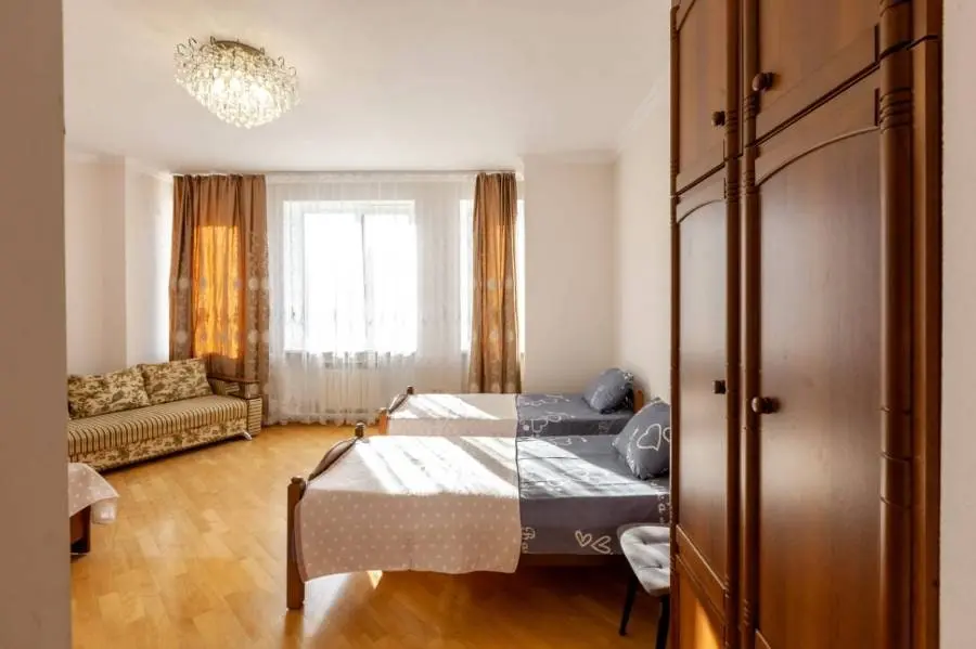 4-комн. в районе санатория Москва, 250 м², ул. Жуковского, 6В — фото квартиры посуточно в Кисловодске №3
