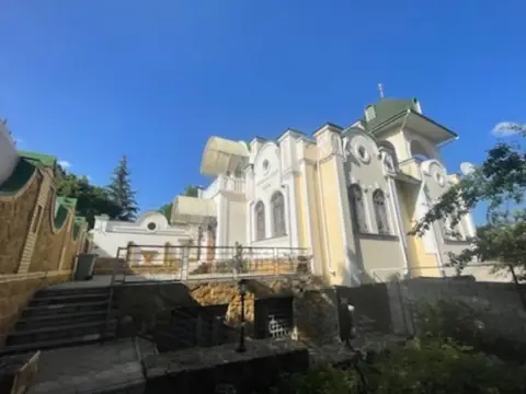 Квартира у Курортного бульвара, 700 м² — квартира посуточно в Кисловодске, ул. Чернышевского, 35