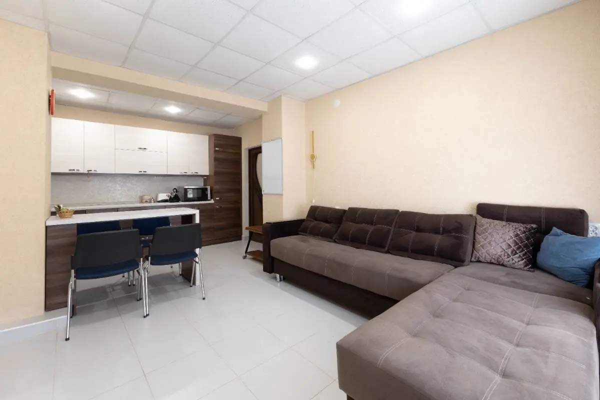 3-комн. у Комсомольского парка, 90 м², ул. Тельмана, 42а — фото квартиры посуточно в Кисловодске №2