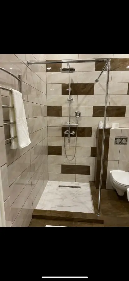 2-комн. возле Каскадной лестницы, 60 м², ул. Герцена, 12 — фото квартиры посуточно в Кисловодске №3