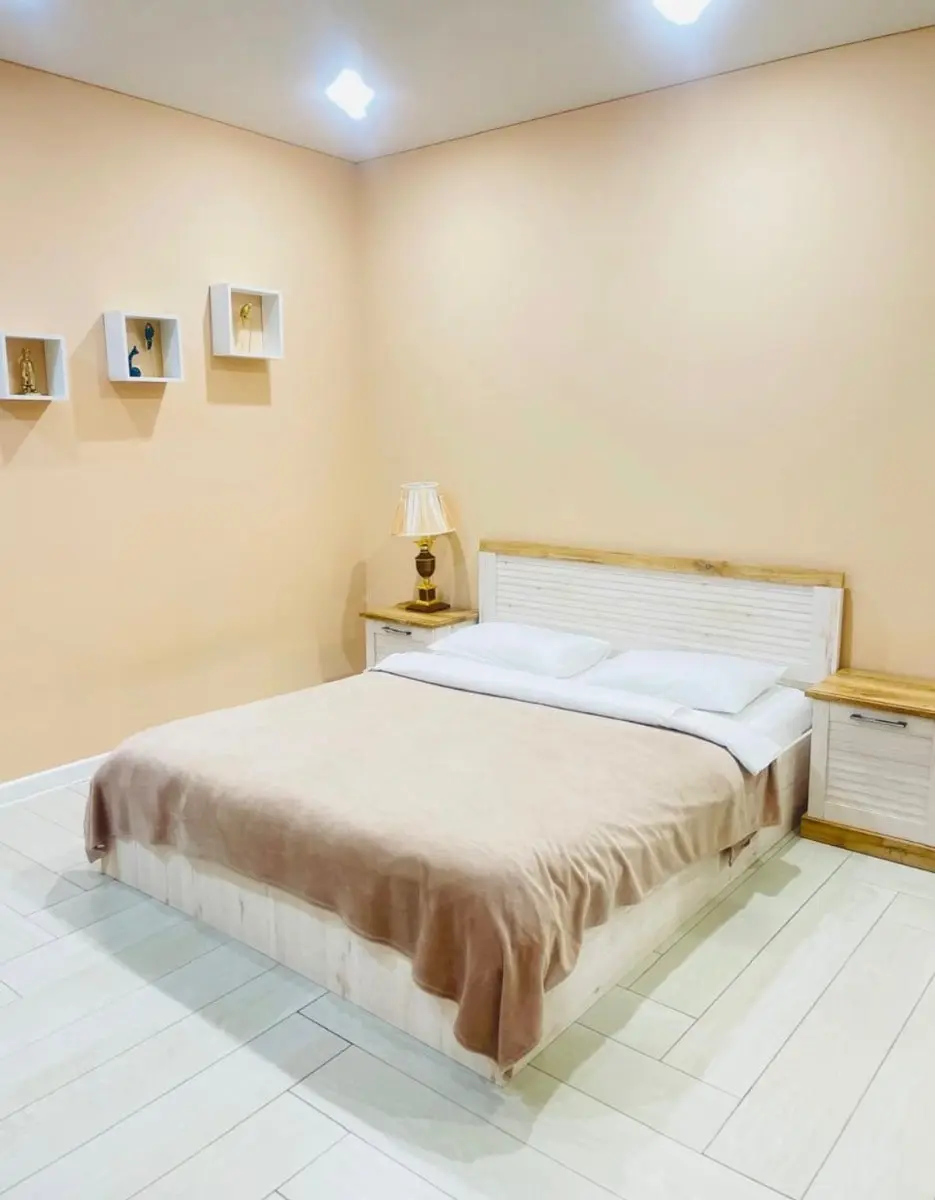 2-комн. возле Каскадной лестницы, 60 м², ул. Герцена, 12 — главное фото квартиры посуточно в Кисловодске