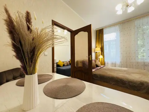 2-комн. у Курортного бульвара, 38 м² — квартира посуточно в Кисловодске, ул. Красноармейская, 11